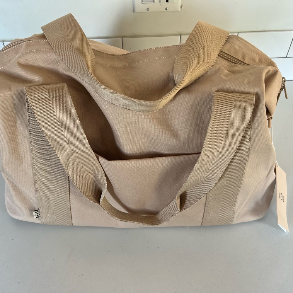 NEW Beis Duffle Bag